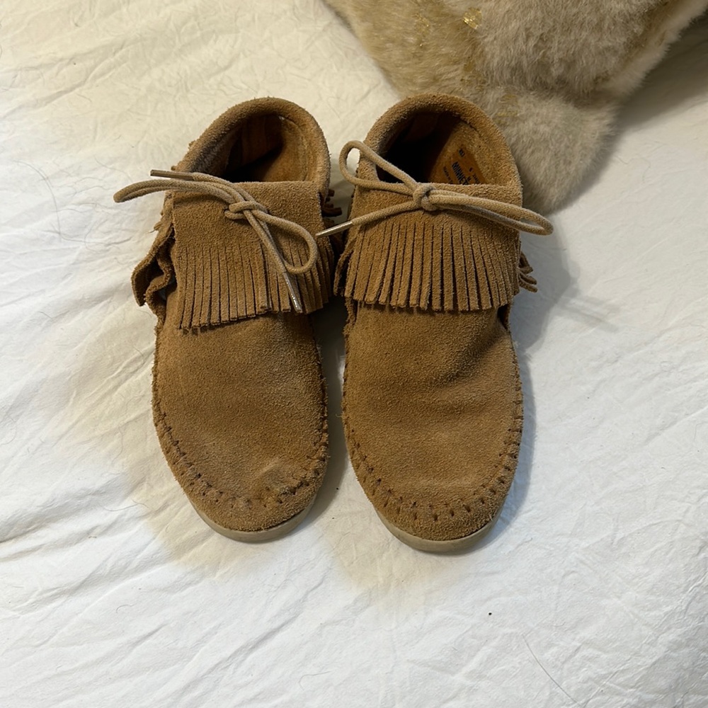 Minnetonka Moccasins, Size 6, light brown